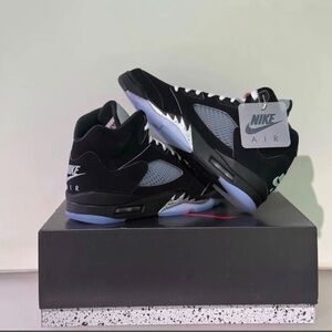 Nike “BLACK METALLIC” JORDAN 5